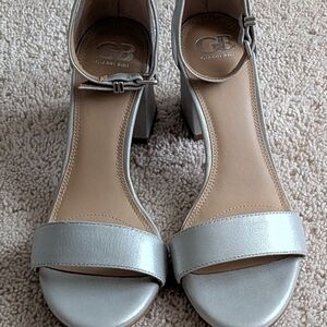 Gianni Gini Silver Leather Ankle Strap Block Heel Sandals. 10M New Without Box